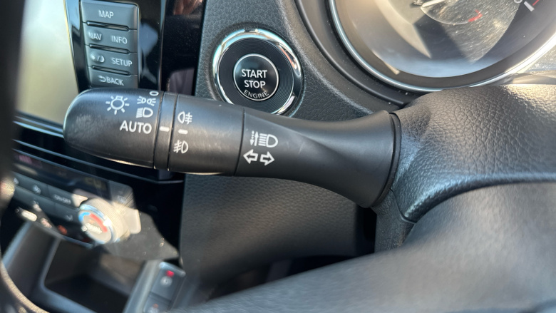 Nissan Qashqai 1.2 DiG-T N-Connecta 5dr Petrol Hatchback